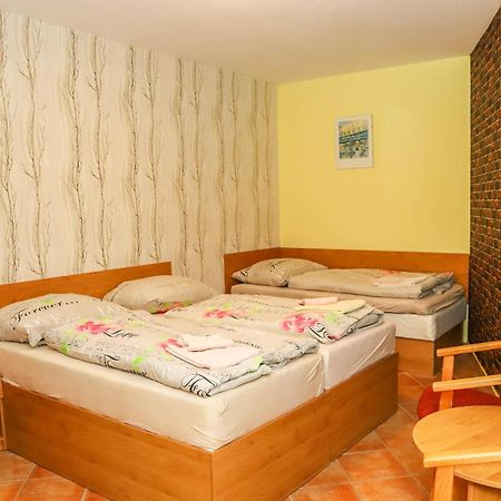Hotel Zatoka Сенец Экстерьер фото
