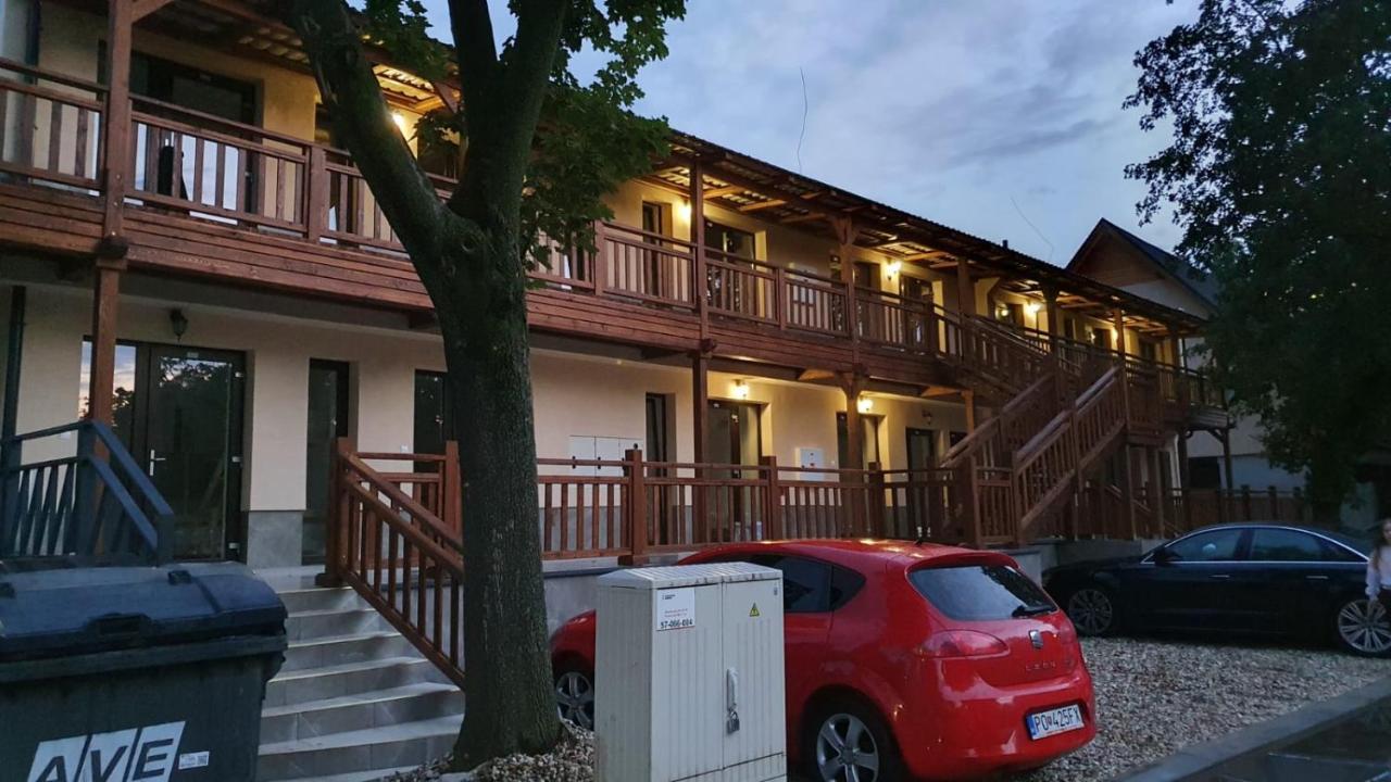 Hotel Zatoka Сенец Экстерьер фото