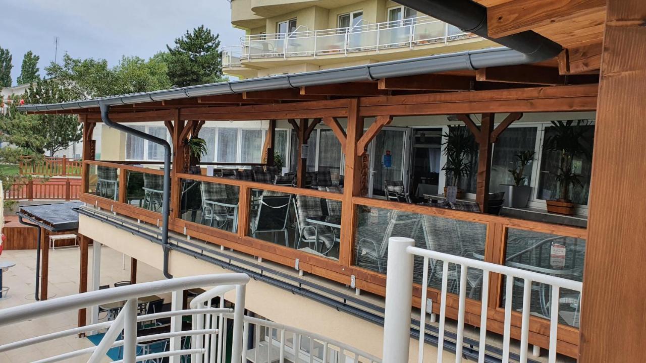 Hotel Zatoka Сенец Экстерьер фото