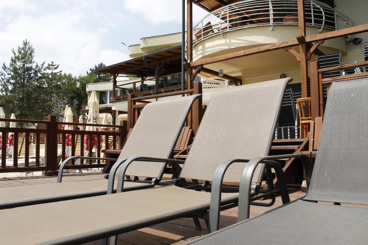 Hotel Zatoka Сенец Экстерьер фото