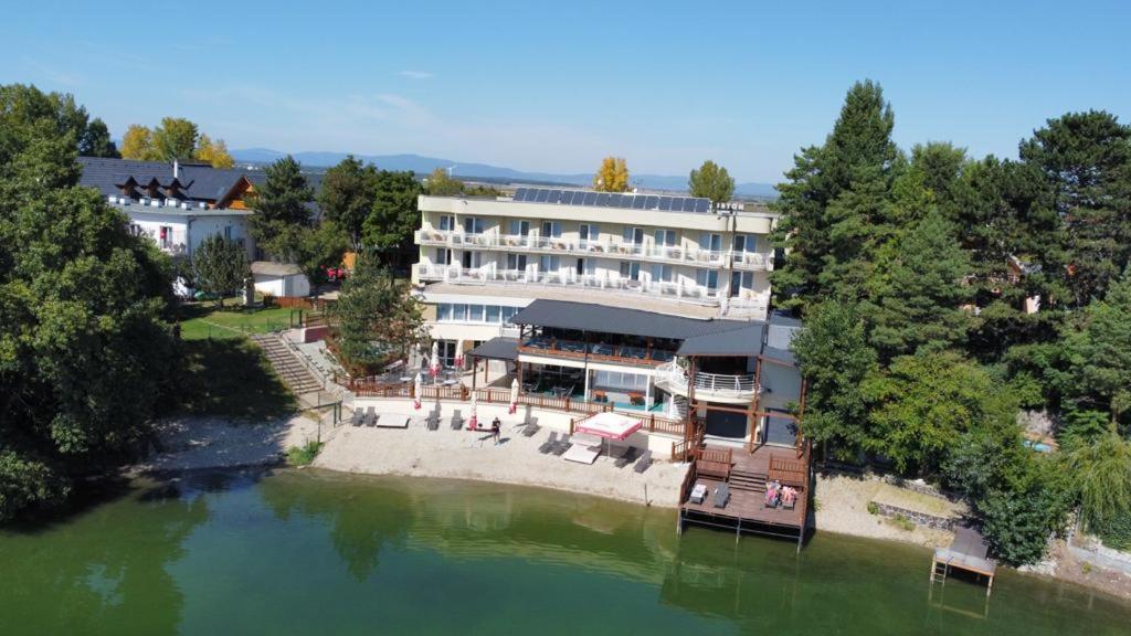 Hotel Zatoka Сенец Экстерьер фото