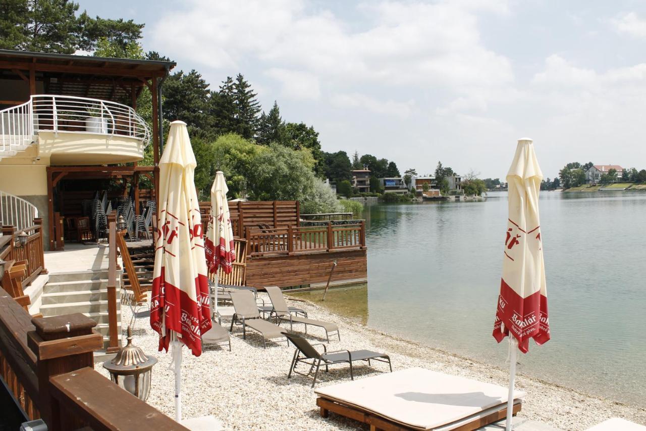 Hotel Zatoka Сенец Экстерьер фото