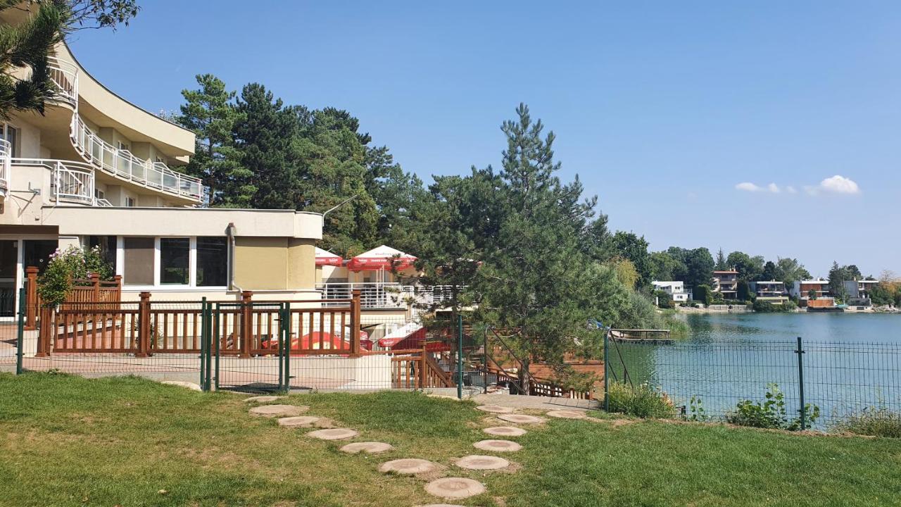 Hotel Zatoka Сенец Экстерьер фото