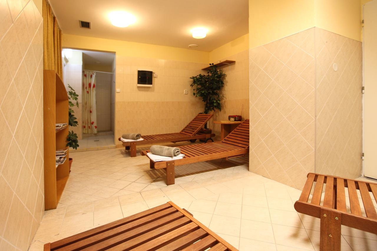 Hotel Zatoka Сенец Экстерьер фото