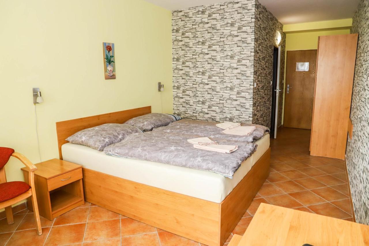 Hotel Zatoka Сенец Экстерьер фото