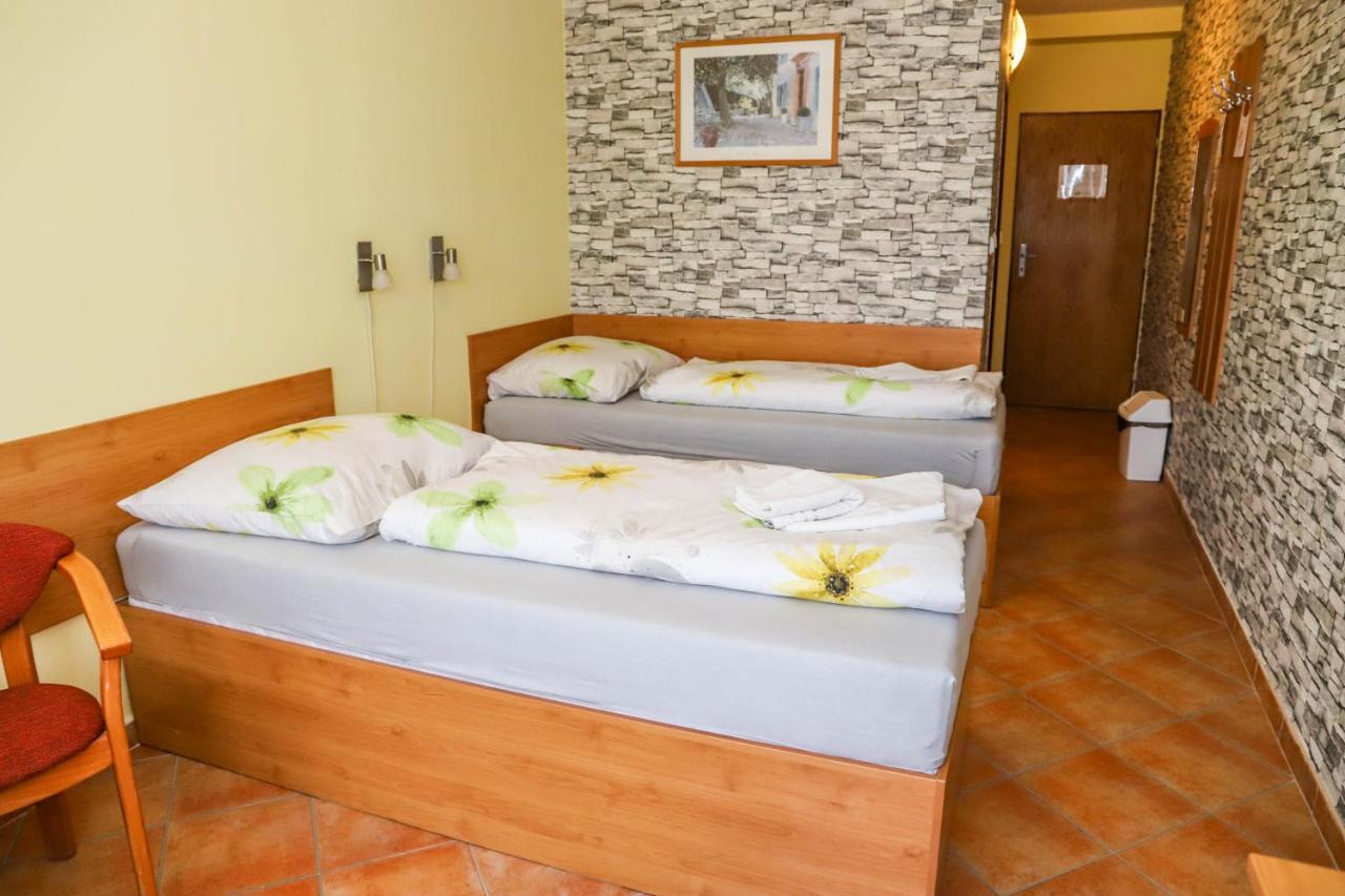 Hotel Zatoka Сенец Экстерьер фото