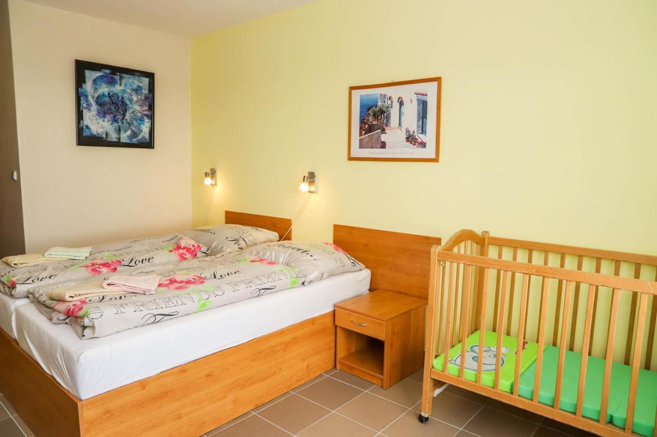 Hotel Zatoka Сенец Экстерьер фото