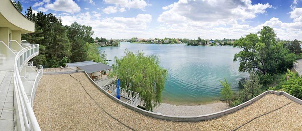 Hotel Zatoka Сенец Экстерьер фото