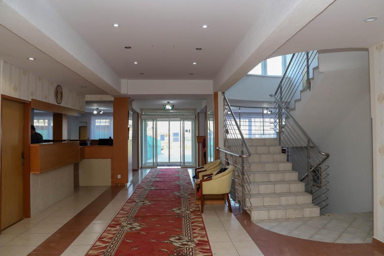 Hotel Zatoka Сенец Экстерьер фото